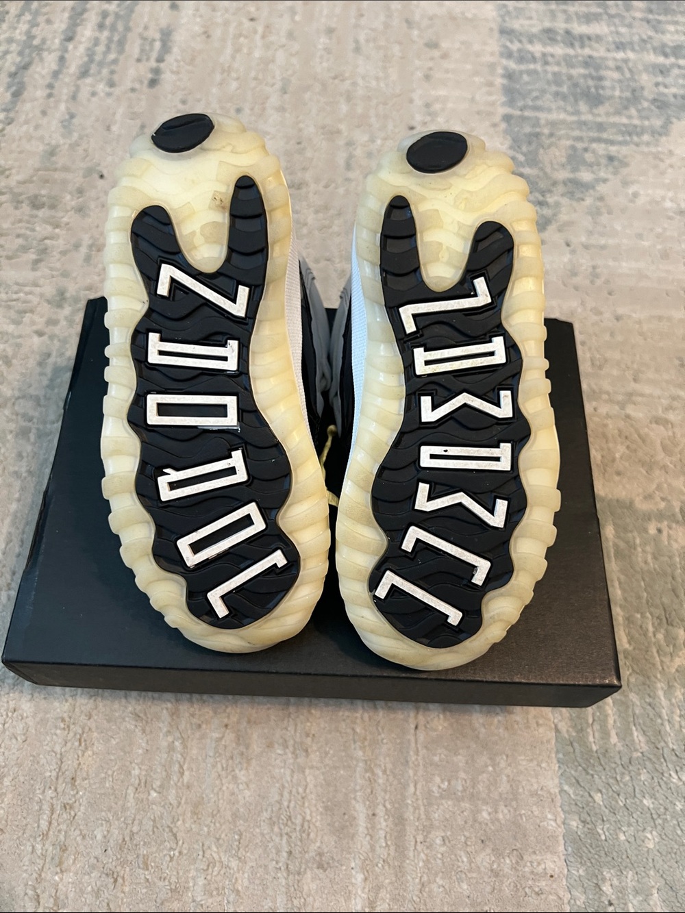 JORDAN 11 RETRO sz 10C Toddler (Gratitude) - Picture 5 of 7